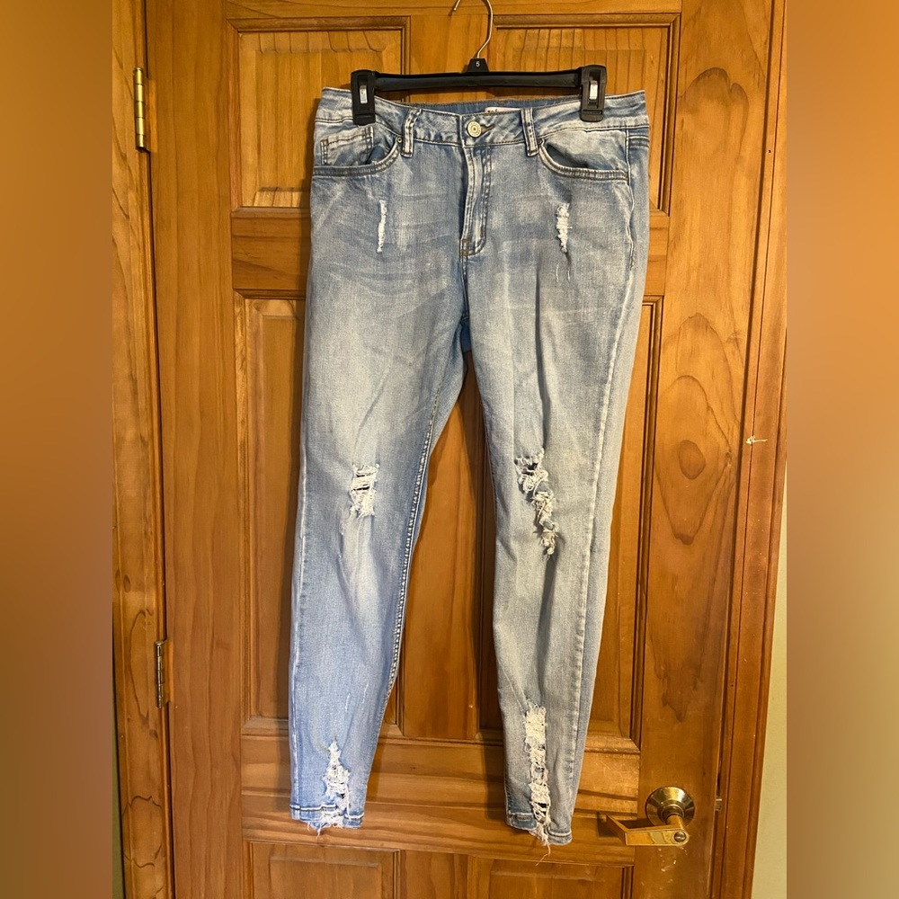 Size 10 Refuse skinny distressed jeans